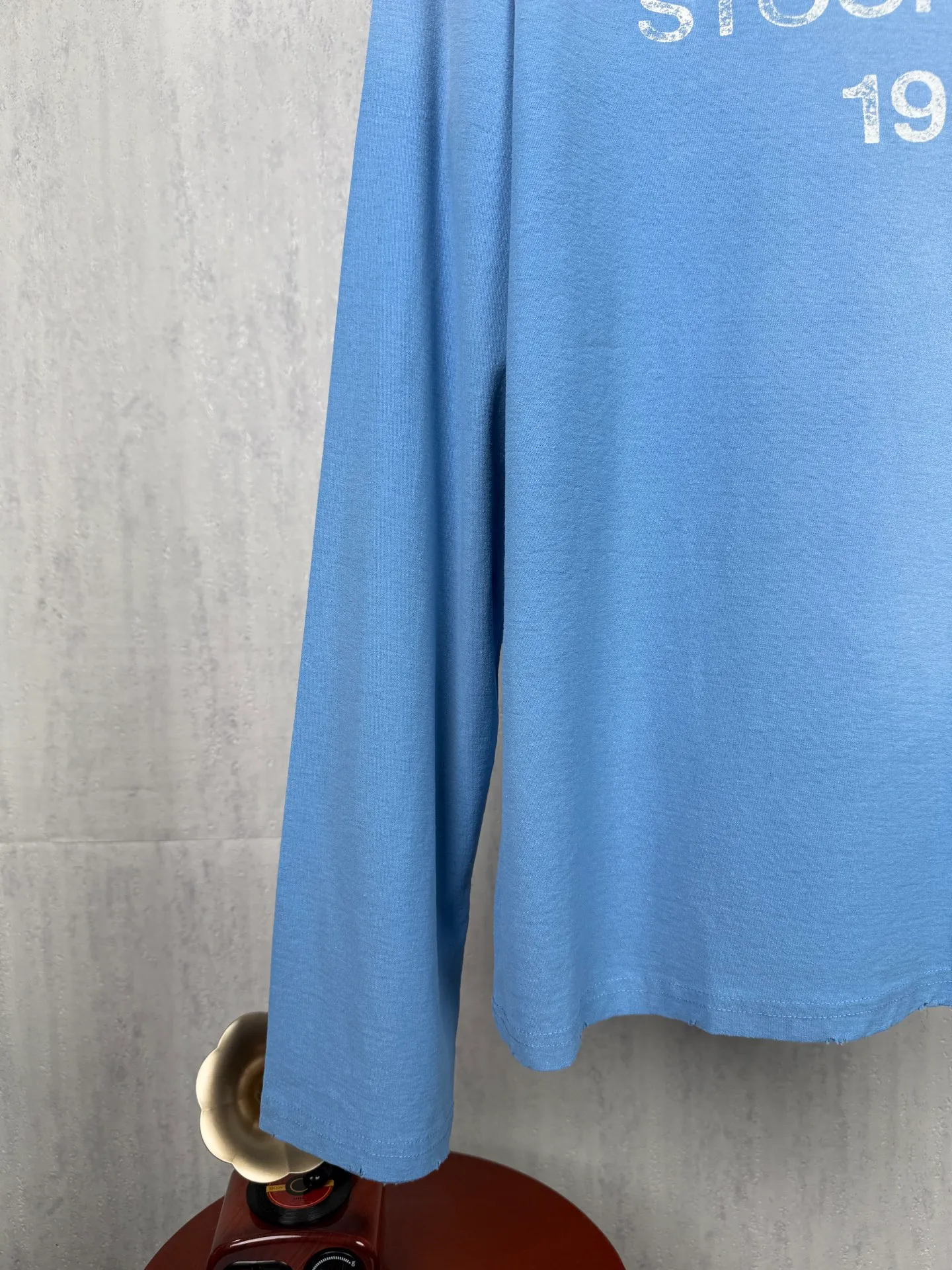 Top Version # Acne Studios 26New Arrival Short Sleeve Crew Neck T-Shirt Airbrushed Distress Made of organic cotton jersey with a slightly irregular surface for a Retro style feel. Designed to celebrate the Year of the Horse, it features Acne Studios' signature Year of the Horse logo on the chest. Cut to a fitted silhouette just below the waist. Fashion personality, Versatile trend, pure quality, original fabric, tag, collar label, washed wheat, three complete labels, Color: Blue Size: S M L